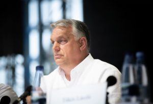 Orbán to vystihol. Sankcie a vyzbrojovanie Ukrajiny nevedú k riešeniu. A potápajú Európu