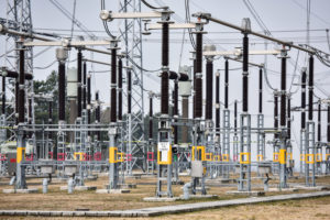 Ceny elektriny v Európe rastú nevídaným tempom a dosahujú rekordné maximá
