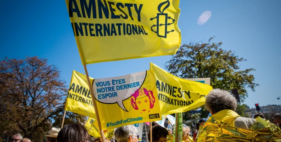 Ukrajinci žiadajú v petícii hlavu šéfky Amnesty International. Vraj kritizuje z pohodlia kancelárie