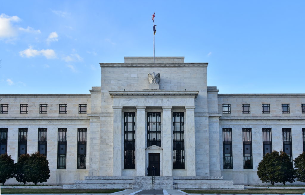 Americká centrálna banka opäť agresívne zvýšila kľúčový úrok
