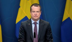 Švédsky minister chce obmedziť počet neseverských migrantov v no-go zónach