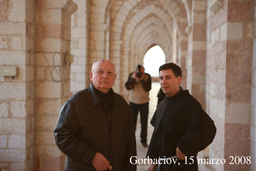 Čo zažil Gorbačov pred hrobkou svätého Františka v Assisi: Nábožentvo nie je ópium ľudstva
