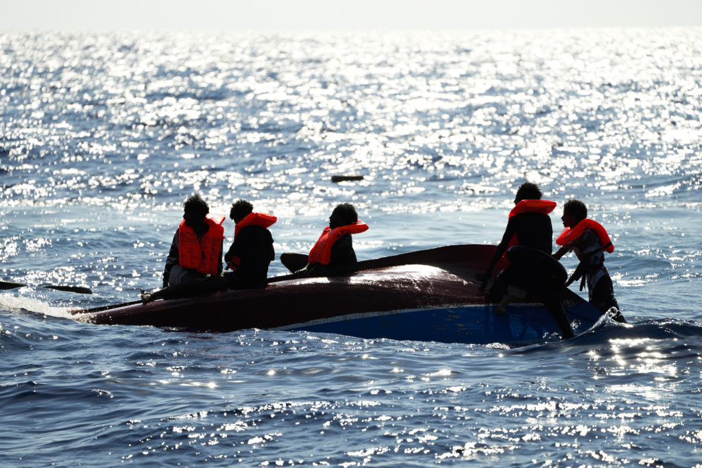Pri gréckom ostrove Kythéra sa potopila loď s takmer 100 migrantmi