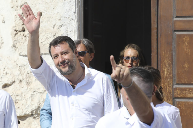 Salvini žiada referendum o zákaze spaľovacích motorov v EÚ