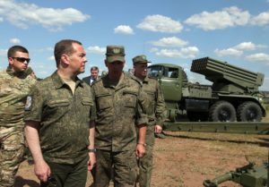 Medvedev: Na Ukrajine sa agresívne presadzuje zločinecká politika USA. Moskva dosiahne mier za vlastných podmienok