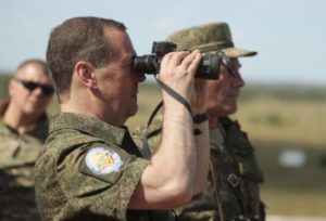 Medvedev: Na Ukrajine sa agresívne presadzuje zločinecká politika USA. Moskva dosiahne mier za vlastných podmienok