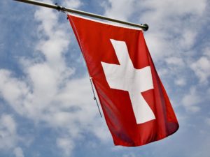 Švajčiarsky úrad: Cez zimu hrozia výpadky energií, pripravte si zásoby sviečok a dreva