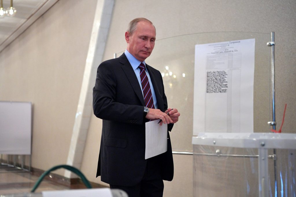 Putinov kmotor za bojovníkov z Azova. Kremeľ čelí vnútornej kritike za výmenu zajatcov