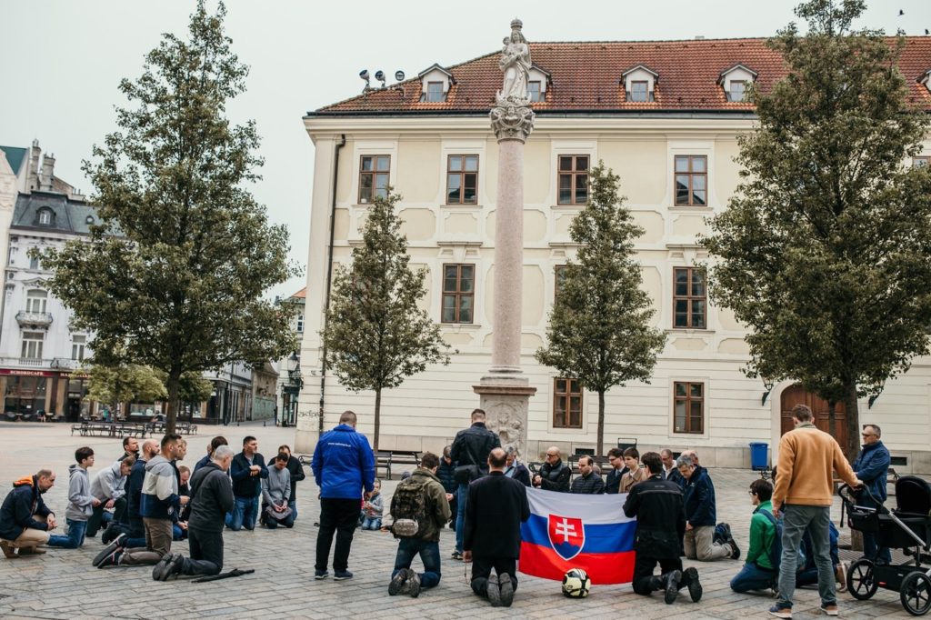 Spoločenstvo Ladislava Hanusa opäť pozýva mužov ku kajúcnej pobožnosti ruženca za Slovensko a za pokoj vo svete