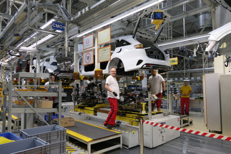 Automobilový priemysel na Slovensku počíta s prechodom na elektromobilitu