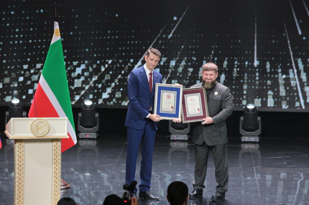 Kadyrova zapísali do Ruskej knihy rekordov, teraz poškuľuje po Guinnessovej