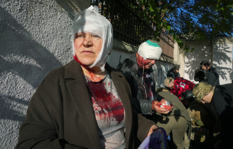 Prieskum ukazuje, že vyše tretina Ukrajincov pozná niekoho, kto zahynul alebo bol zranený