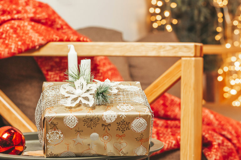 Slováci zväčša nakupujú vianočné darčeky v predstihu a strážia si cenu