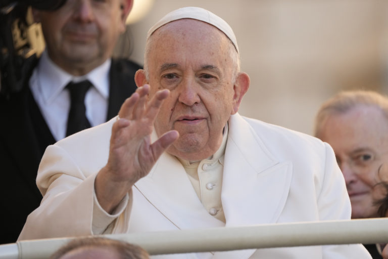 Pápež vyzval na modlitby za Ukrajinu, ktorá „trpí pre vojnové zločiny“