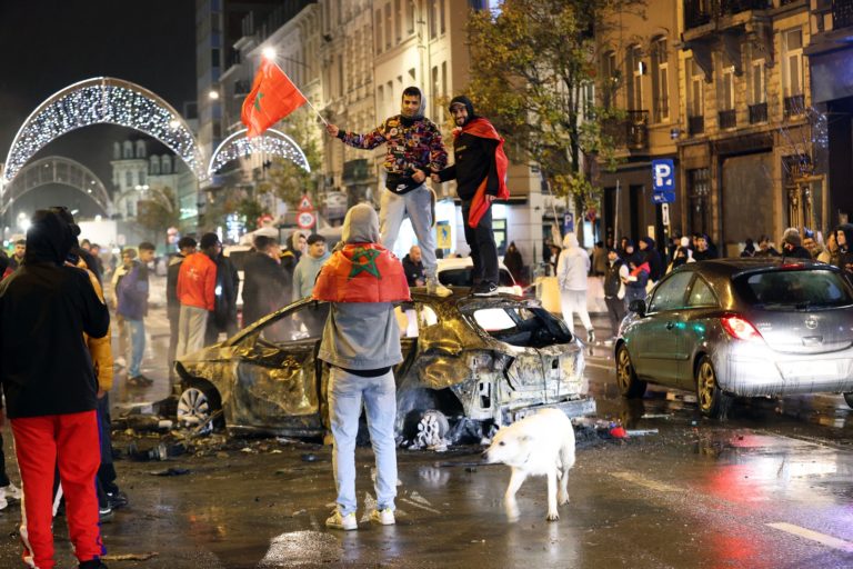 Belgičania vraj neuniesli prehru. Médiá o futbalových nepokojoch v Bruseli servírujú lži a zahmlievanie