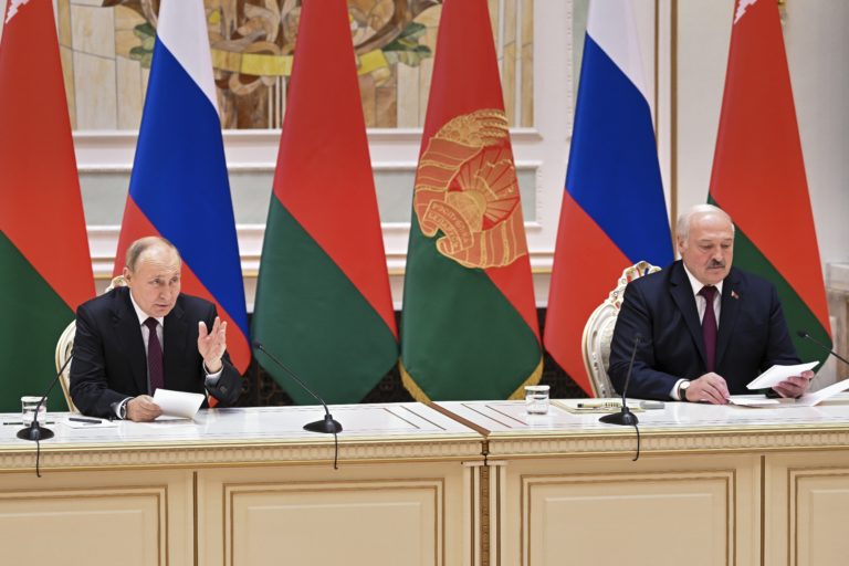 Bielorusko zdôvodňuje rozmiestnenie ruských jadrových zbraní tlakom NATO
