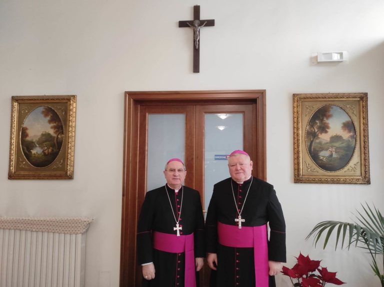 Slovenskí biskupi prišli do Ríma. Pre Štandard hovoria o audiencii prezidentky u pápeža, kardinálovi Pellovi aj o vojne na Ukrajine