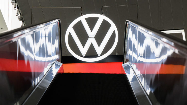 Slovensko by malo zabojovať o plánovanú baterkáreň koncernu Volkswagen