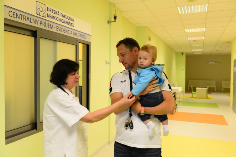 Katastrofálny nedostatok pediatrov by mohli pokryť lekári z Ukrajiny. Rezort zjednodušil uznanie ich diplomu