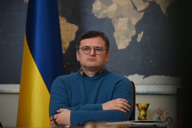 Rusko musí opustiť každý meter ukrajinského územia, žiada Kuleba