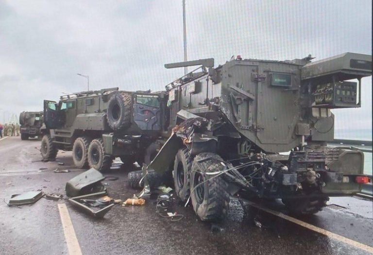Ruské posily mali hromadnú nehodu na Krymskom moste, podľa úradov sa príliš ponáhľali