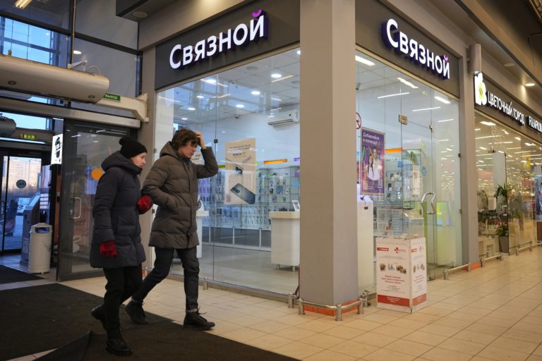 Zamestnancom Kremľa dali čas do konca marca, aby sa zbavili svojich iPhonov