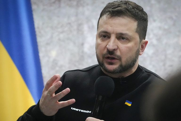 Ukrajina nemôže začať protiofenzívu, čaká na muníciu, tvrdí Zelenskyj