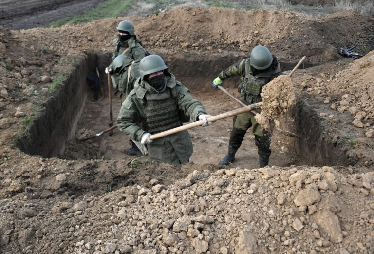 Veľký ruský múr? Rusi zintenzívnili výstavbu opevnení, ktoré im majú vyhrať vojnu