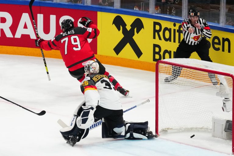 Kanaďania sú majstri sveta v hokeji. Vo finále zvíťazili nad Nemeckom 5:2