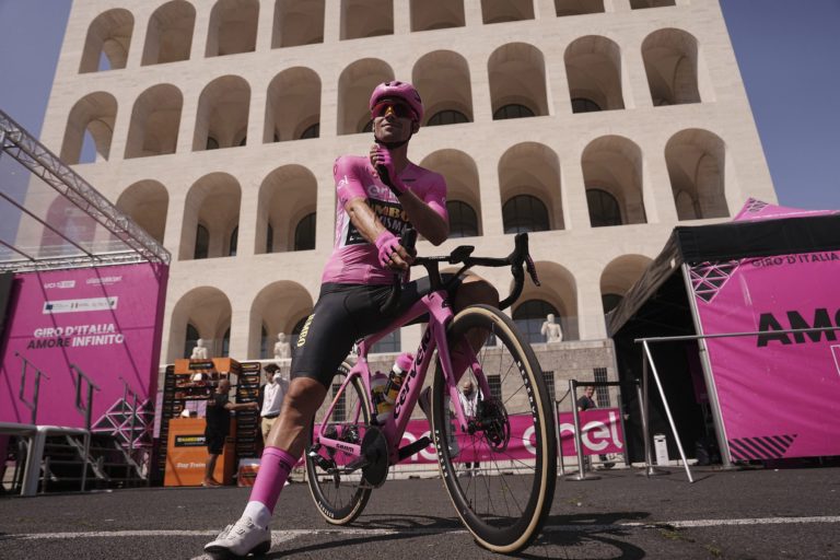 Kráľom Gira 2023 je Primož Roglič. Záverečnú etapu vyhrala šprinrérska legenda Mark Cavendish