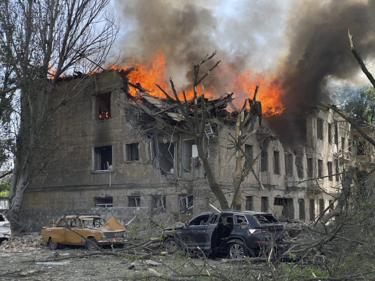 WHO od začiatku vojny registruje viac ako 900 útokov na ukrajinské zdravotnícke zariadenia