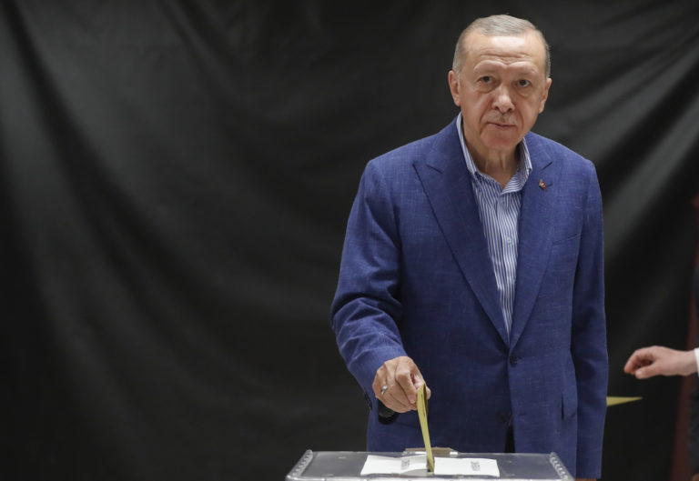 Volebná komisia vyhlásila za víťaza volieb v Turecku Recepa Tayyipa Erdogana