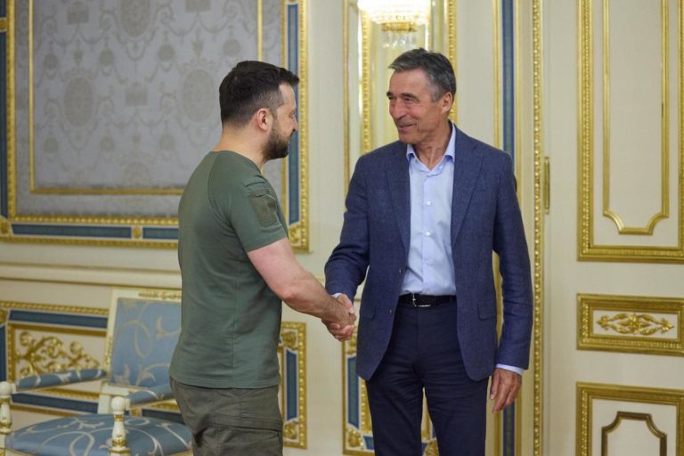 Bývalý šéf NATO Rasmussen tvrdí, že členské štáty by na Ukrajinu mohli vyslať vojakov