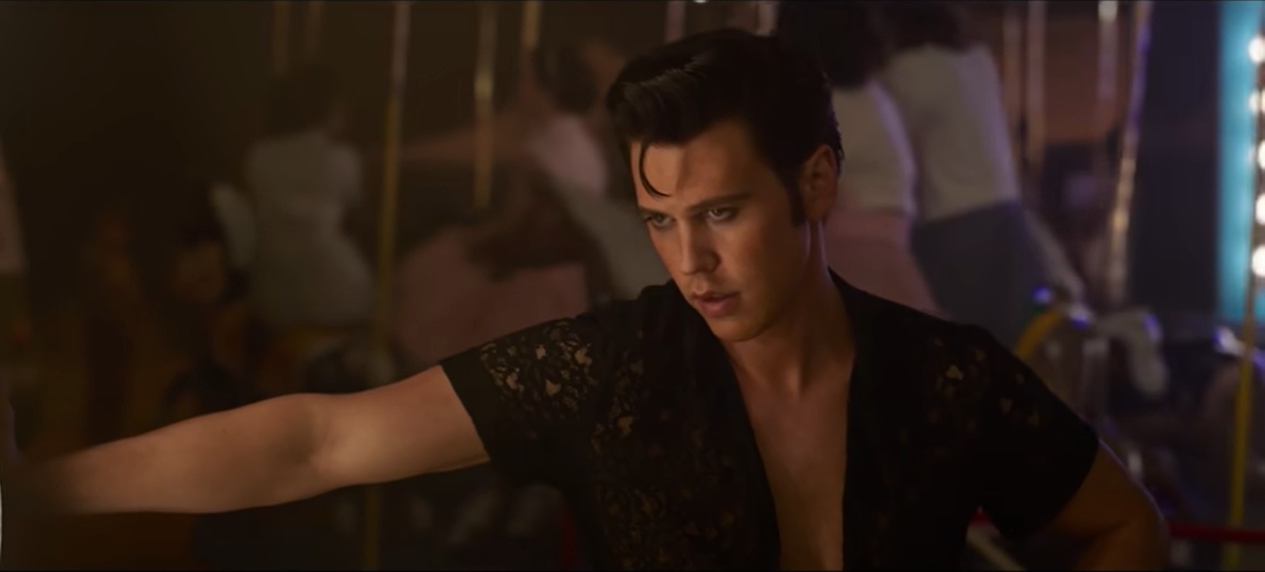 Štandard V novom filme je Elvisa málo. Zažiaril Tom Hanks