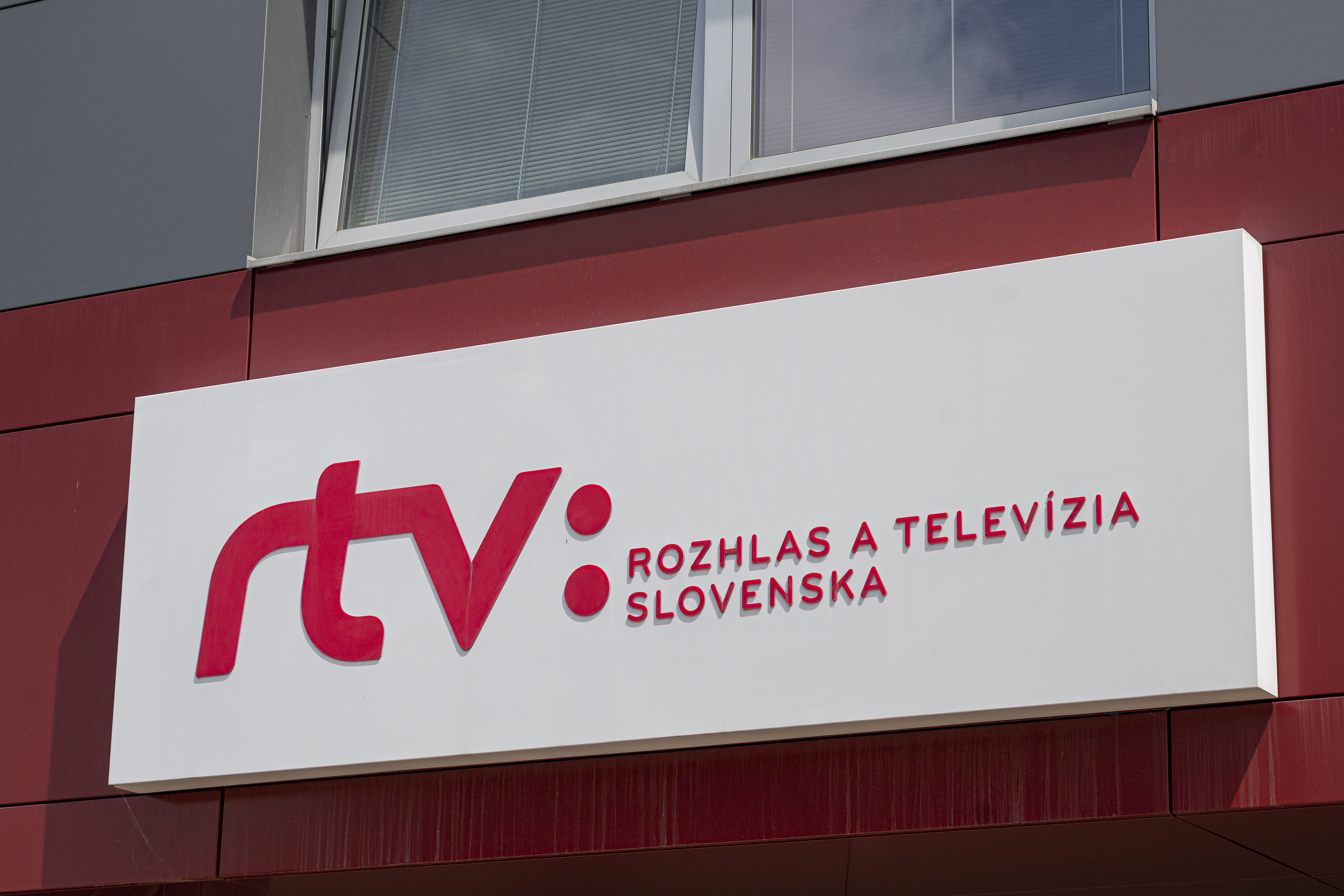 Verejnoprávnej televízii už nemusíte platiť ani cent. Pre nedoplatky ale môžete skončiť na súde