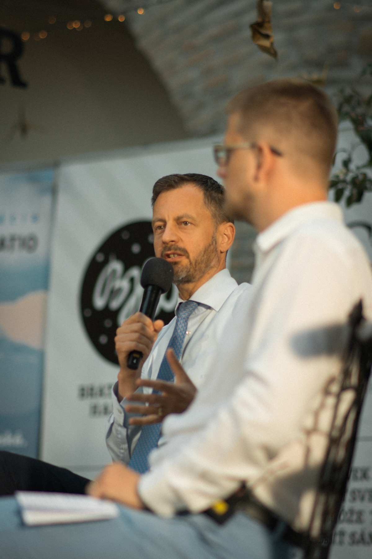 Heger a registrované partnerstvá. Rozpráva expremiér pred kresťanmi inak než v Denníku N?