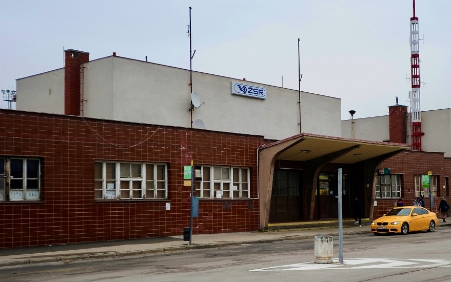 Trenčianska stanica stále čaká na rekonštrukciu. V čom je problém?