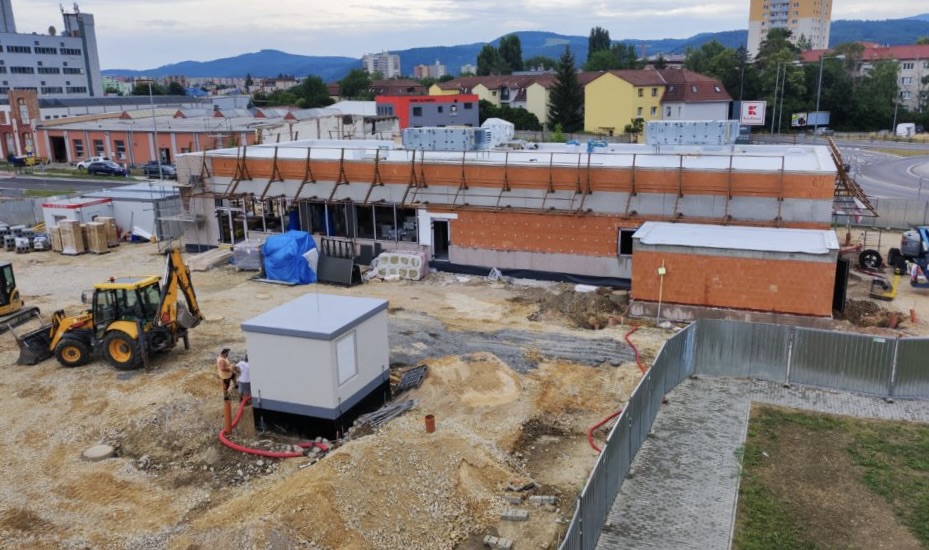 Svetový reťazec v Trenčíne zo dňa na deň rastie. Kedy ho plánujú otvoriť?