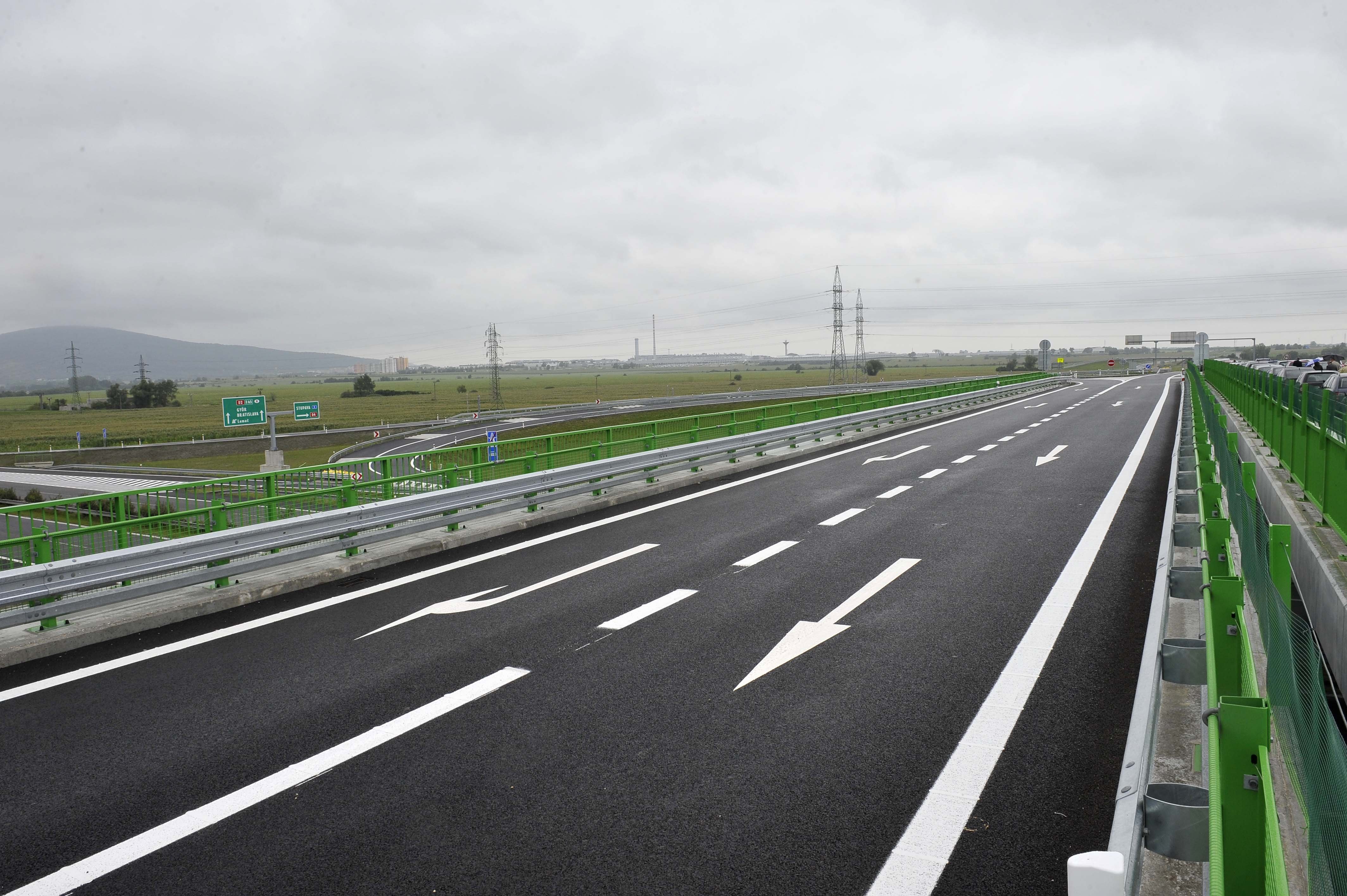 Vodiči, pozor. Od pondelka spoplatnia úsek diaľnice pri Bratislave