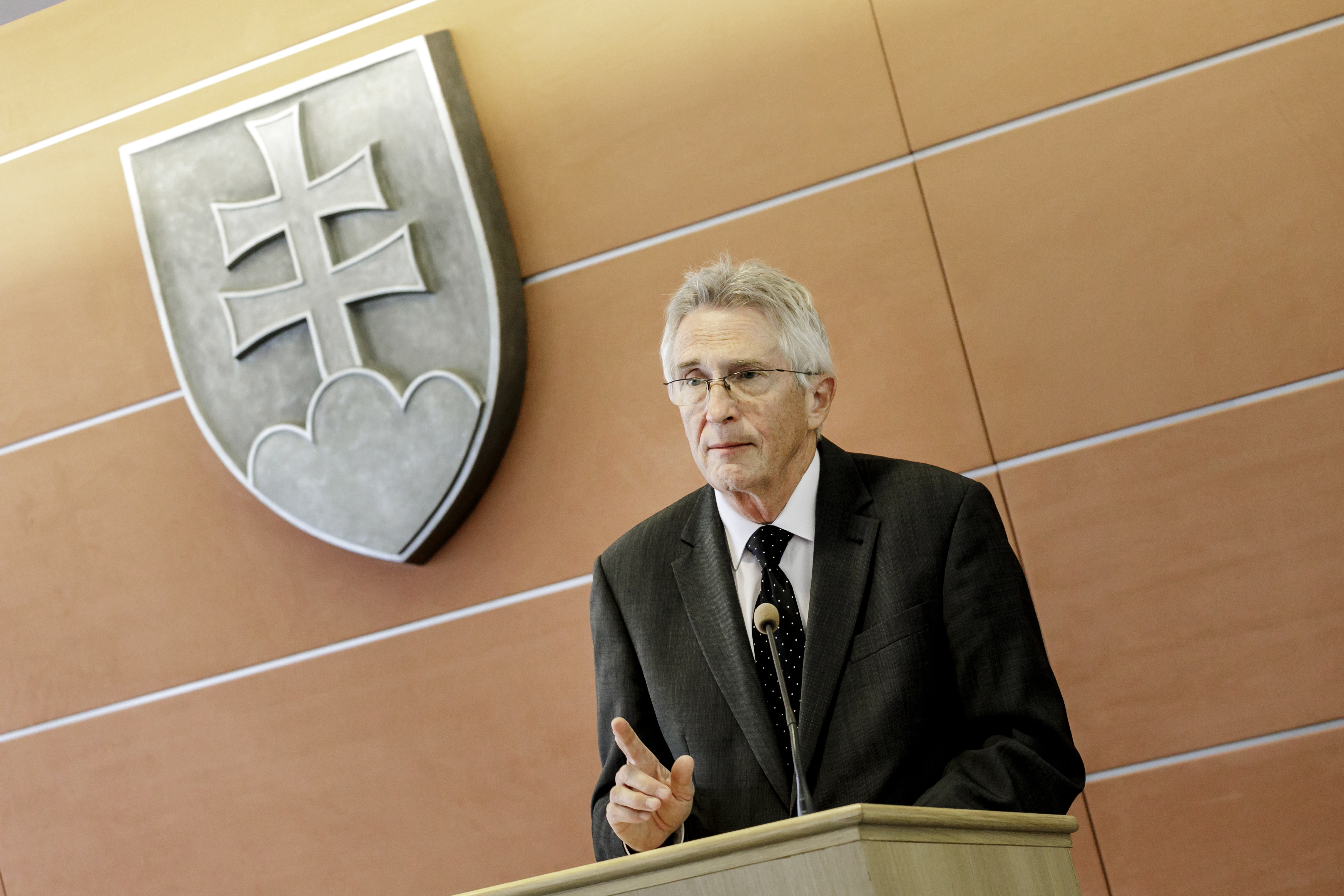 Šimko ako minister vnútra končí vo funkcii, oznámil premiér