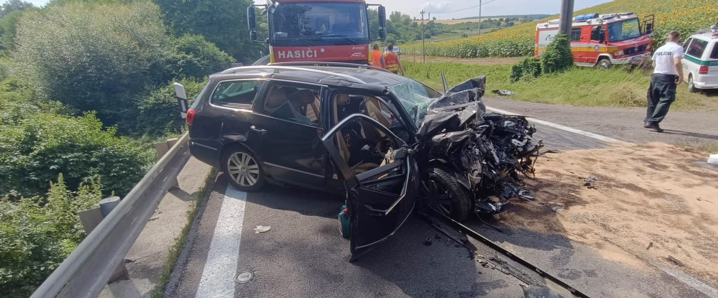 Aktualizované: Pri vážnej dopravnej nehode sa zranilo sedem ľudí