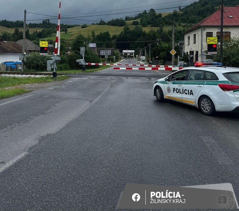 PRÁVE TERAZ: Netradičná záchrana na koľajniciach