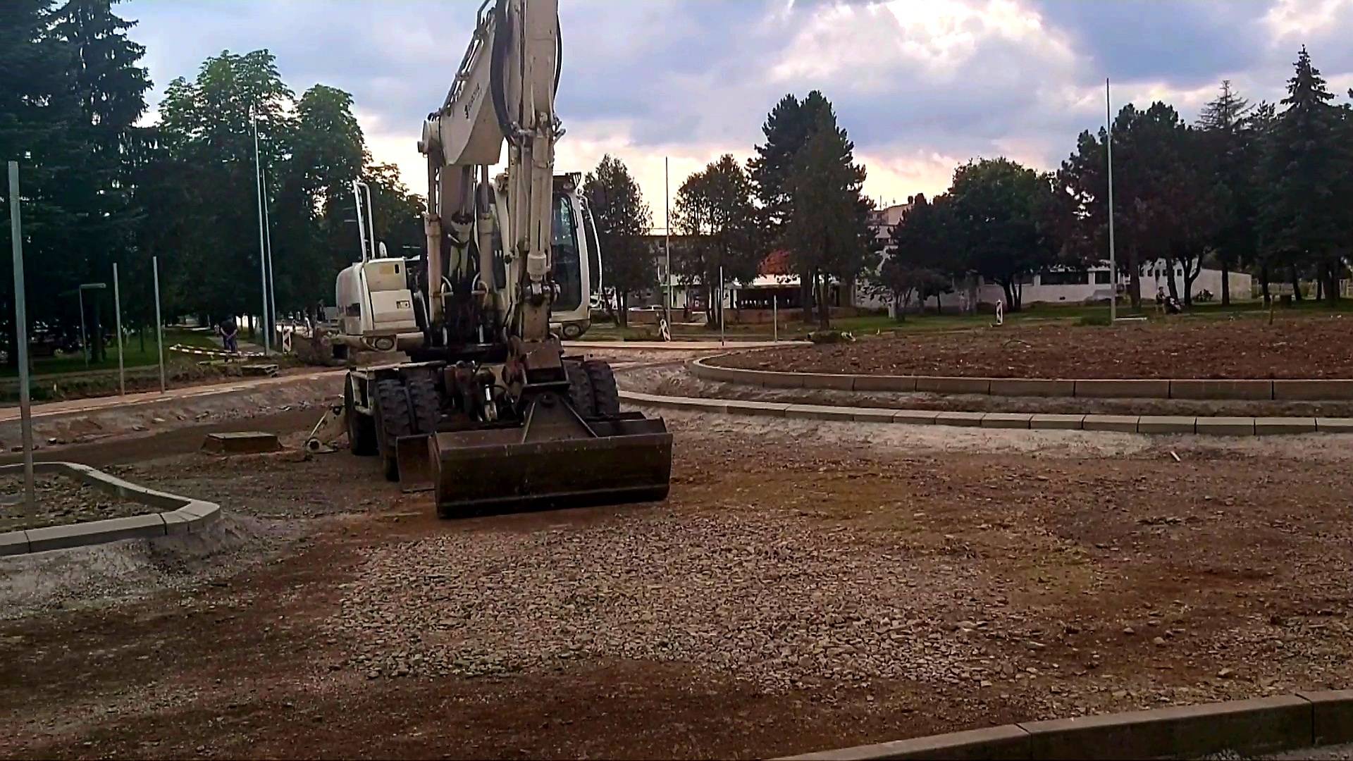 Dobrá správa: Kruhový objazd by mal byť hotový do konca augusta