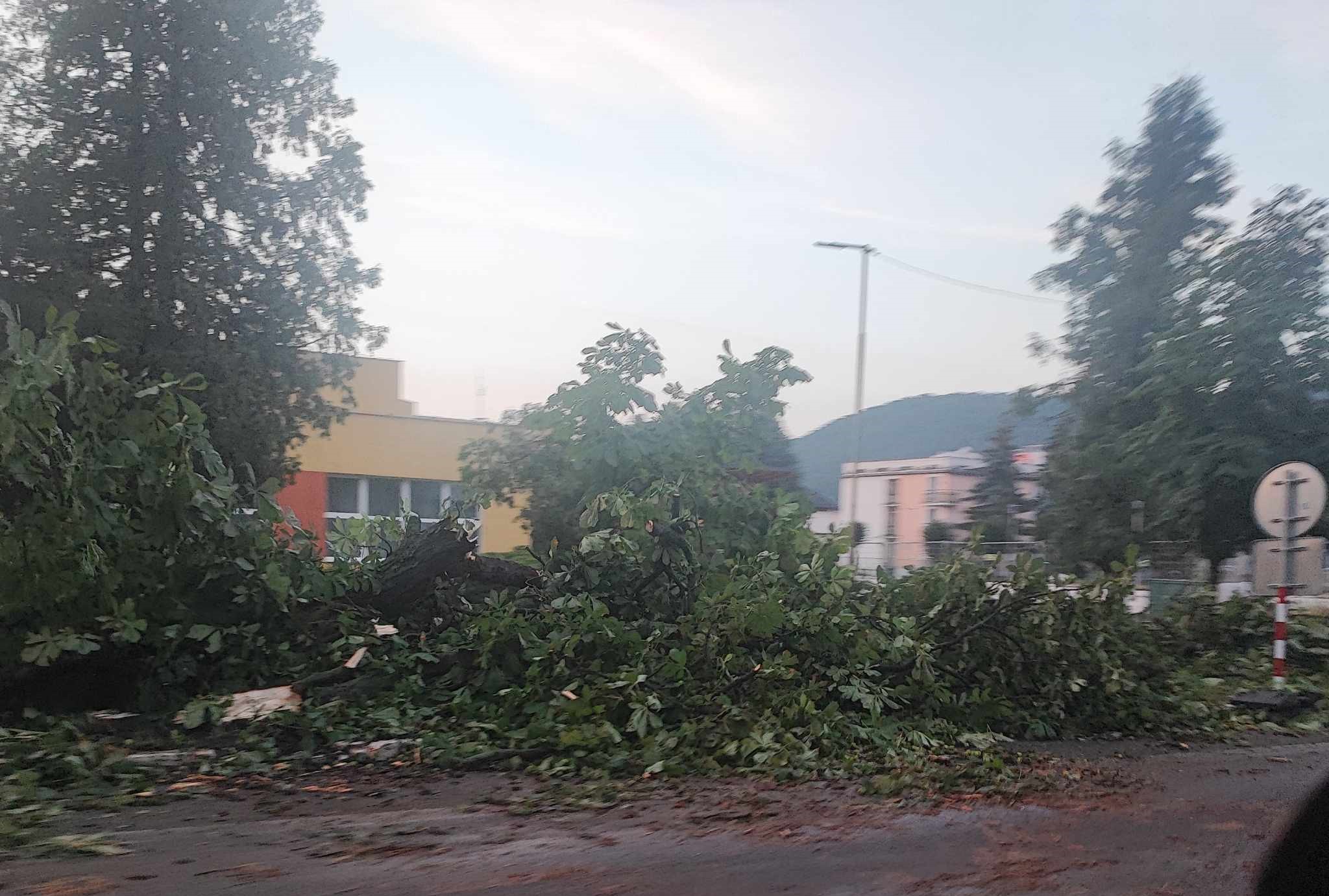AKTUÁLNE Takto vyzerá mesto Strážške po ničivej búrke: Hasiči zasahovali v okresoch Michalovce a Sobrance