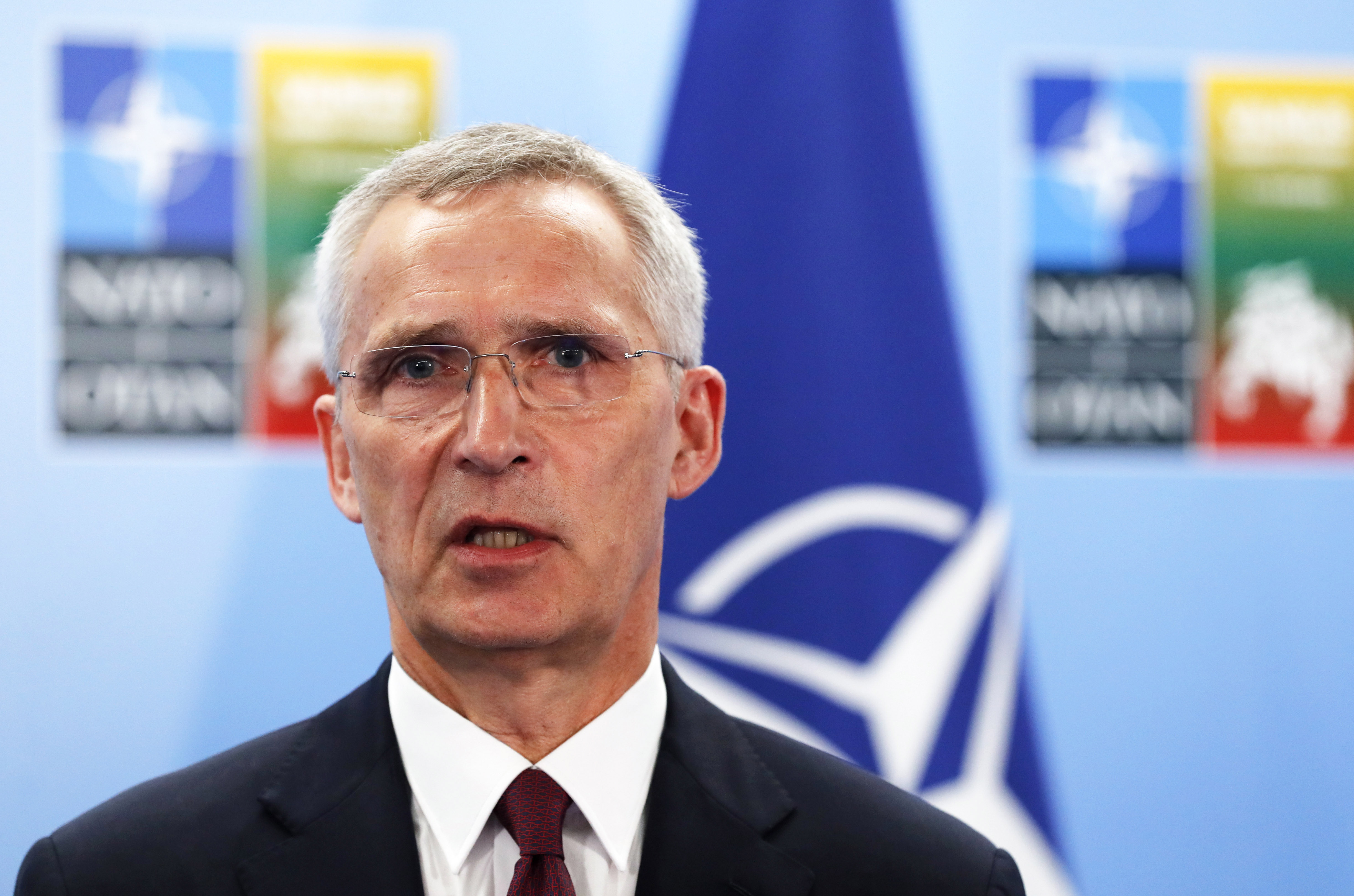 Stoltenberg: Musíme sa pripraviť na dlhú vojnu na Ukrajine