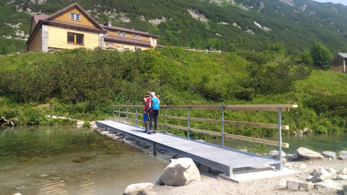 K Chate pri Zelenom plese sa dostanete už po novom mostíku