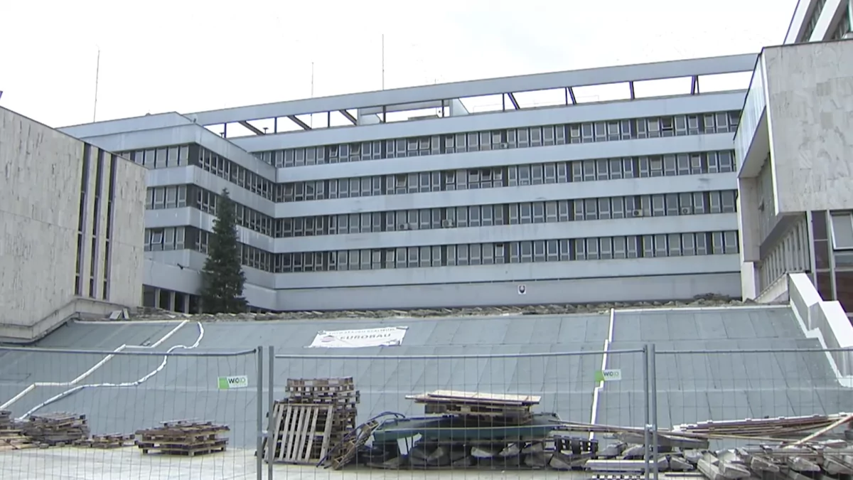 Kto chce kam, pomôžme mu tam. Alebo ako sa (ne)dostať na magistrát