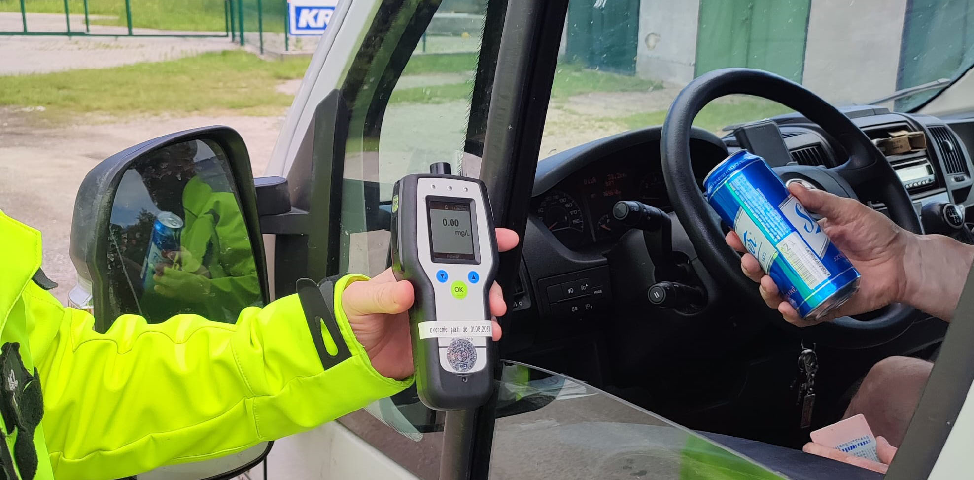 Nezodpovedný mladík opäť riskoval: Za volant si sadol so zákazom činnosti, nafúkal 2,3 promile