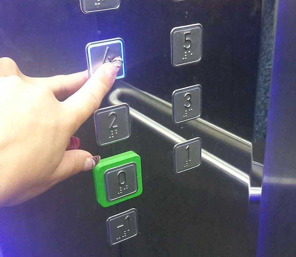 Veľké nešťastie. Dievčatko privrel výťah na 4. poschodí