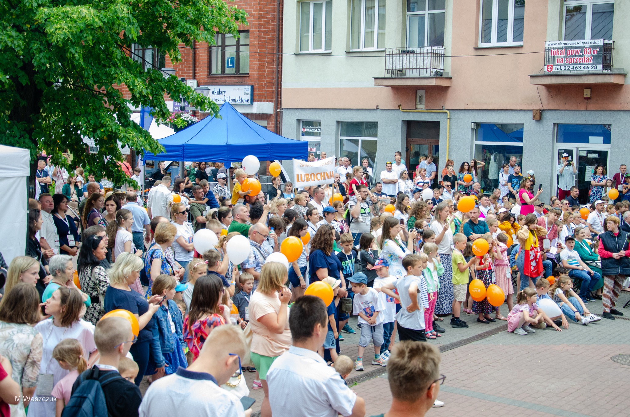 Poliaci podporujú veľké rodiny zľavami, rodičia ich majú doživotne
